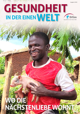 Titelseite der aktuellen Zeitschrift "Gesundheit in der Einen Welt": junger Mann hält ein Ferkel auf dem Arm