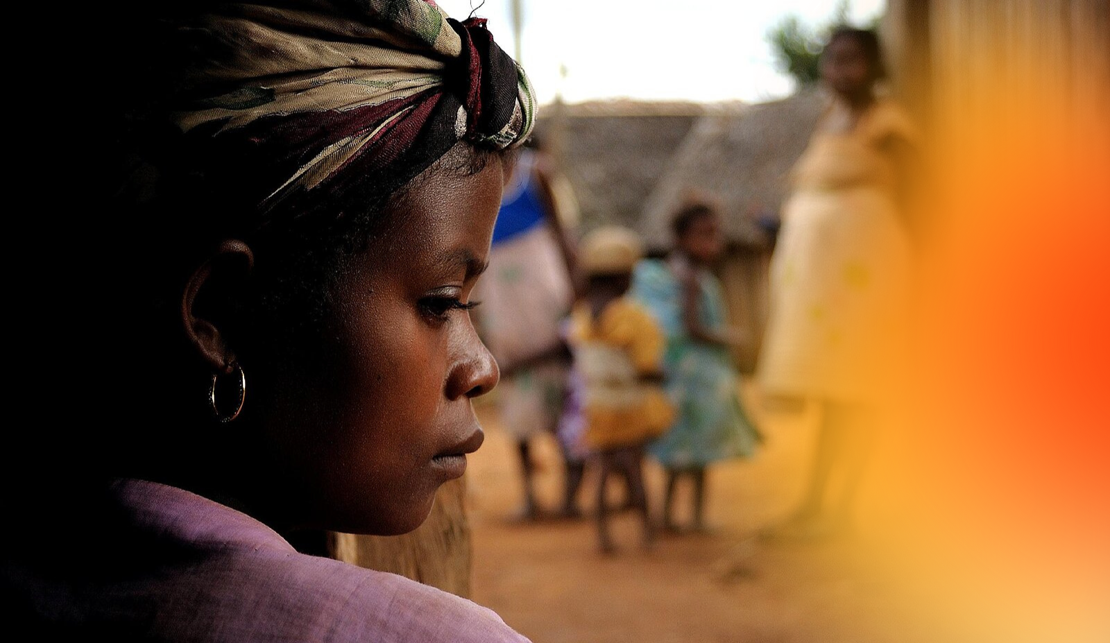 Frauen mit Fisteln erleiden seelische und körperliche Tortur Frau in Afrika schöpft neue Hoffnung